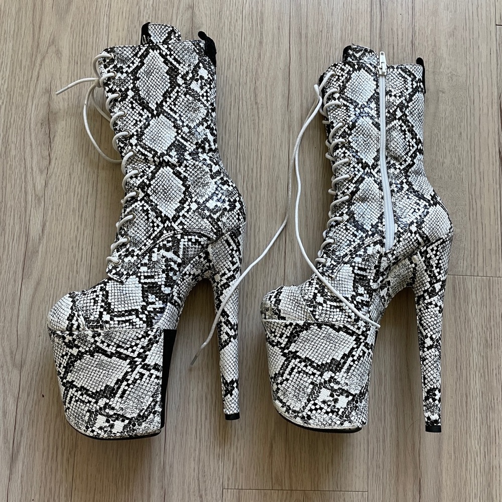 Hella Heels Mamba Snake 8inch Pole Boots with Shoe Protectors EU37